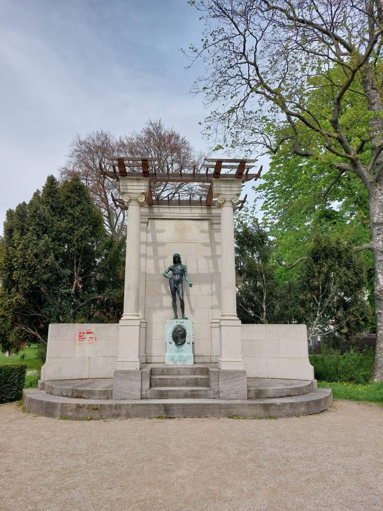 Monument in Herrngarten